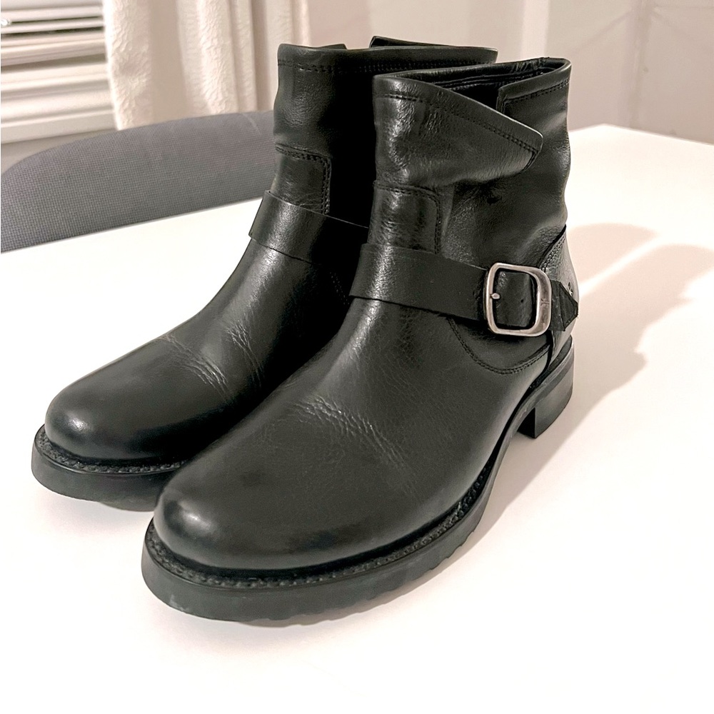 Frye Women’s Veronica Pull-on Motto Booties